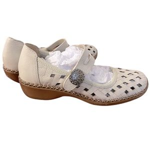 Reiker Ivory Leather Basketweave Comfort Mary Jane Shoes